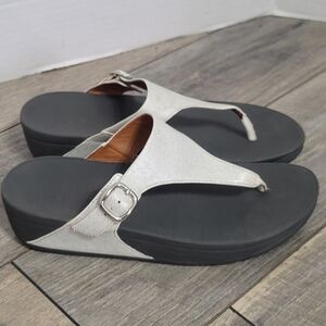 Fitflops Skinny Deluxe Silver Toe Post Thong Sandals Side Buckle Wedge Comfort 9